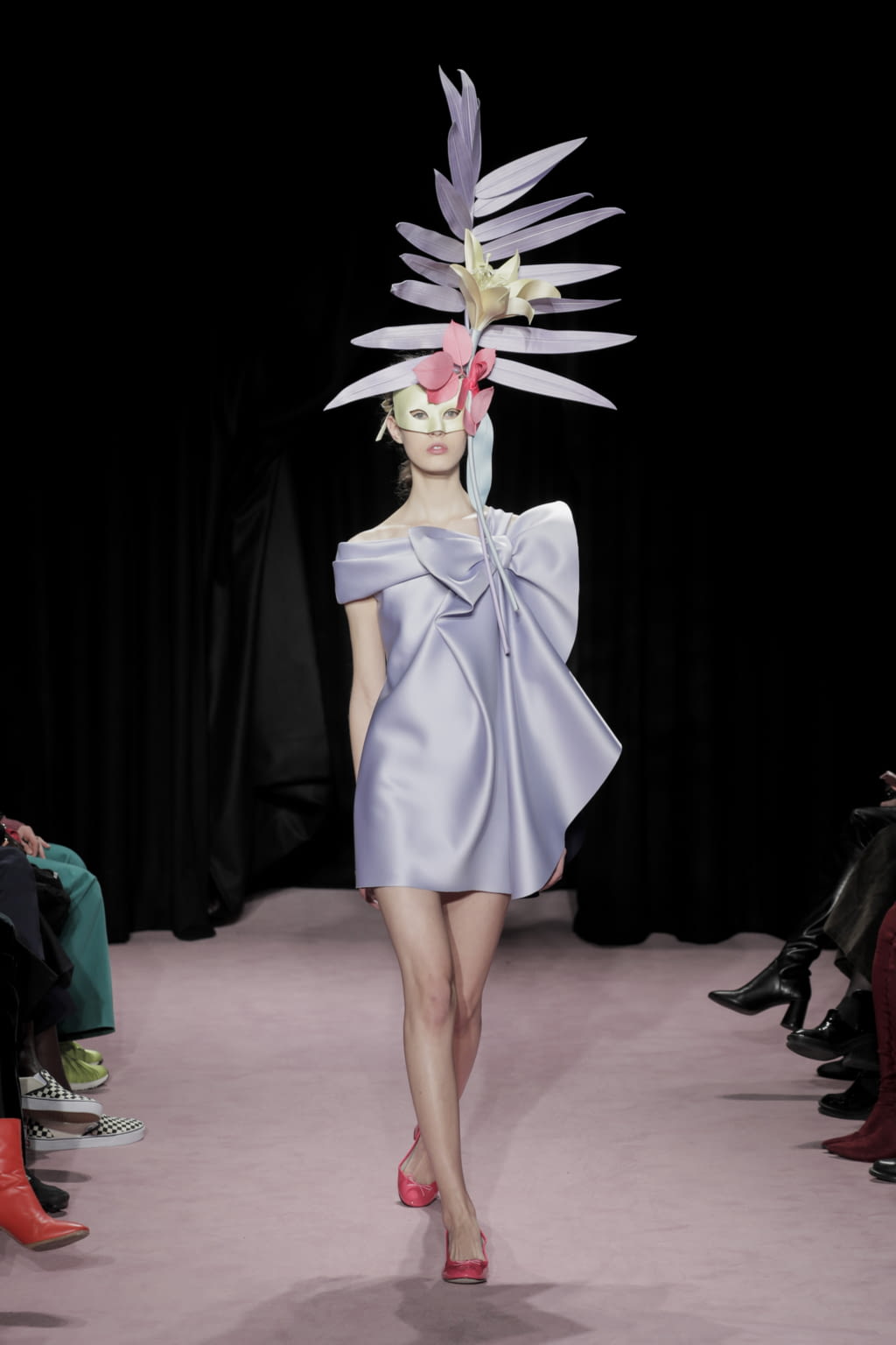 Fashion Week Paris Spring/Summer 2018 look 23 from the Viktor & Rolf collection 高级定制