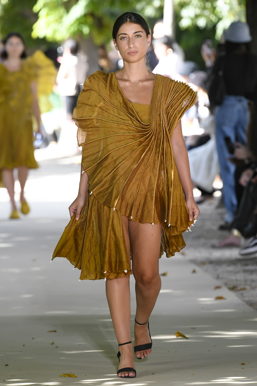 Fashion Week Paris Fall/Winter 2021 look 15 de la collection Vaishali S couture