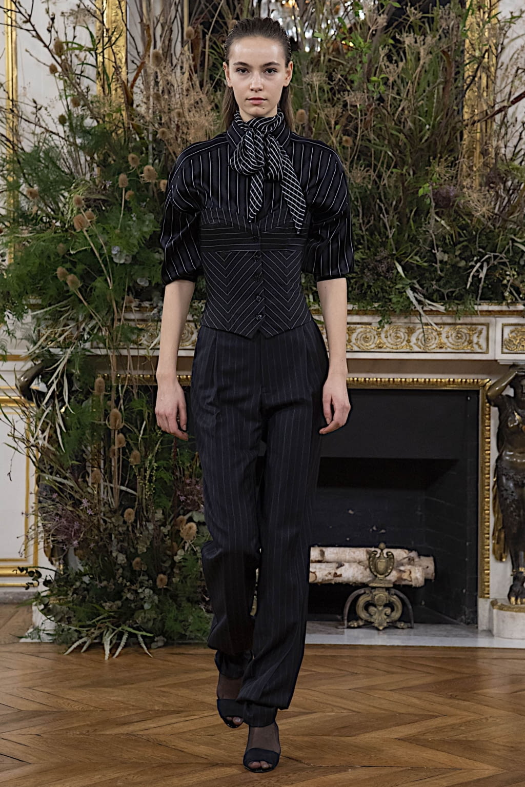 Fashion Week Paris Fall/Winter 2020 look 1 from the Valentin Yudashkin collection womenswear