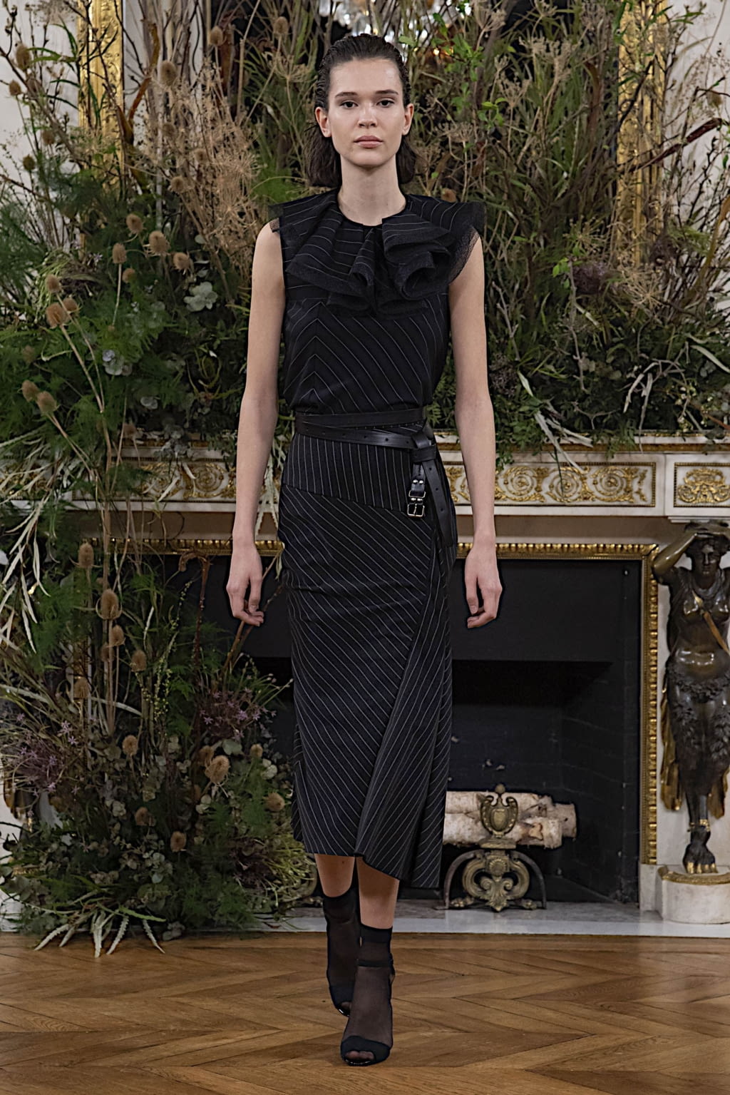 Fashion Week Paris Fall/Winter 2020 look 3 from the Valentin Yudashkin collection womenswear