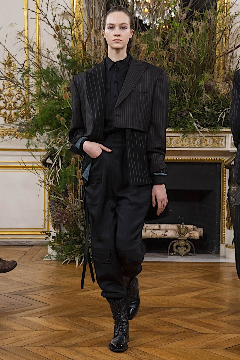 Fashion Week Paris Fall/Winter 2020 look 4 from the Valentin Yudashkin collection 女装