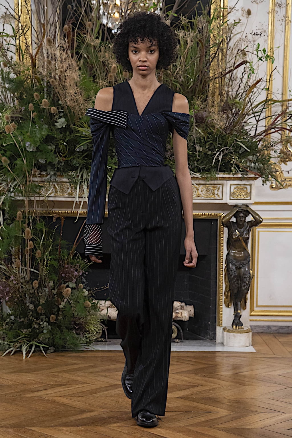 Fashion Week Paris Fall/Winter 2020 look 8 from the Valentin Yudashkin collection womenswear