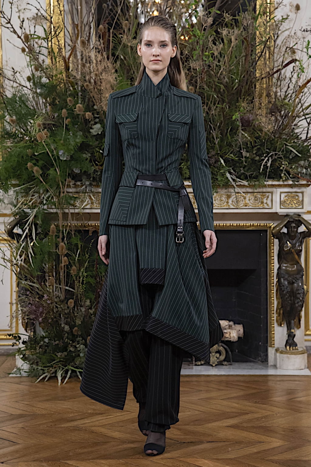 Fashion Week Paris Fall/Winter 2020 look 9 from the Valentin Yudashkin collection womenswear