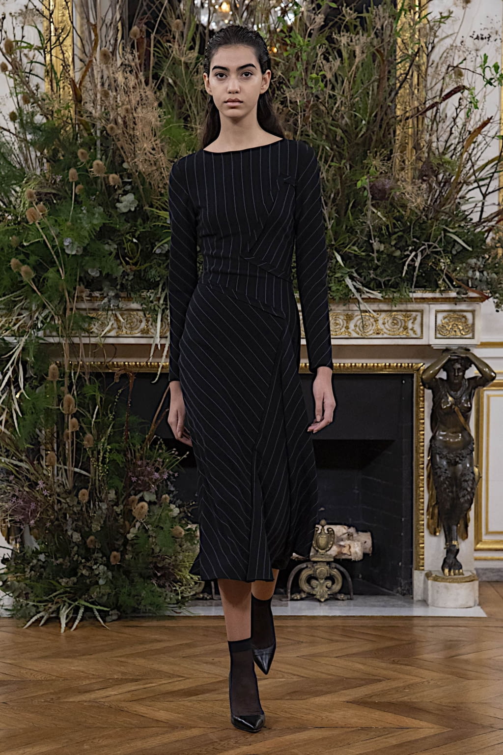 Fashion Week Paris Fall/Winter 2020 look 14 from the Valentin Yudashkin collection womenswear