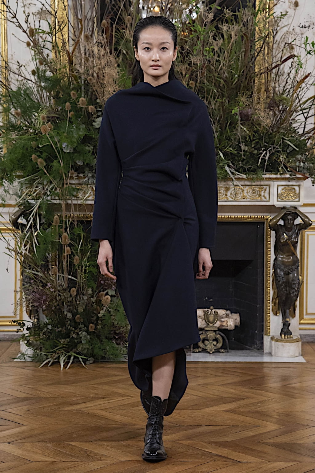 Fashion Week Paris Fall/Winter 2020 look 15 from the Valentin Yudashkin collection womenswear