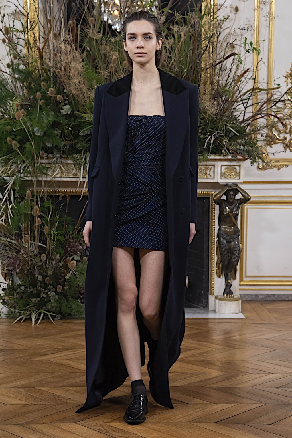 Fashion Week Paris Fall/Winter 2020 look 16 de la collection Valentin Yudashkin womenswear