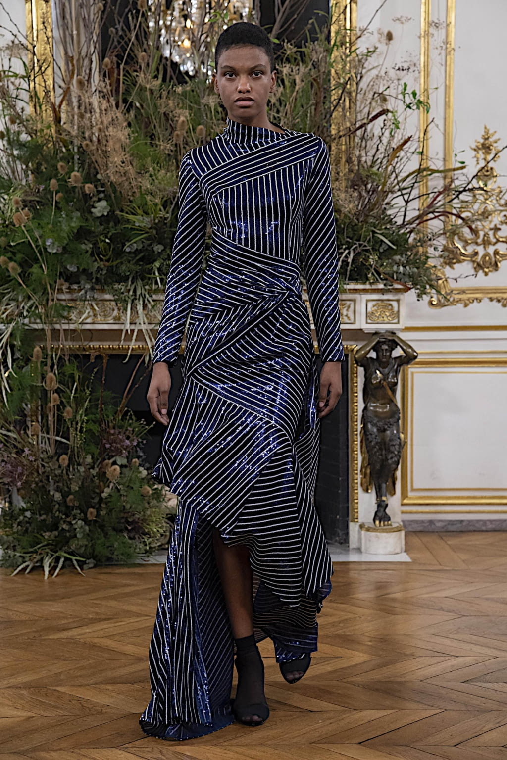 Fashion Week Paris Fall/Winter 2020 look 18 from the Valentin Yudashkin collection womenswear