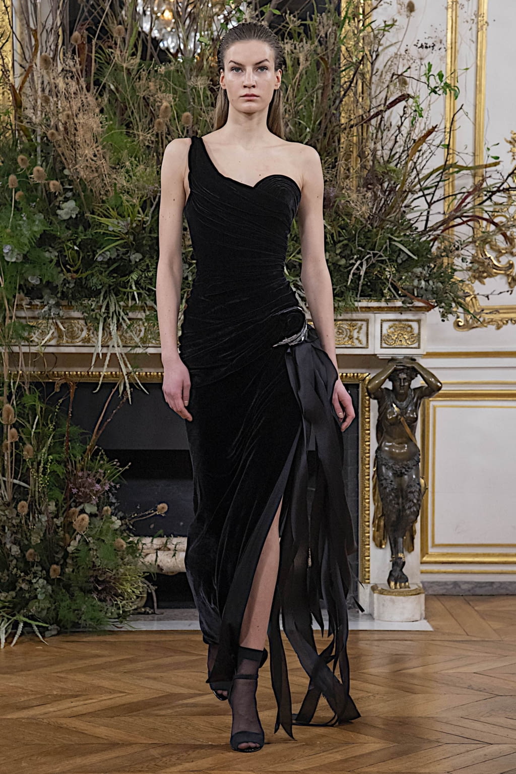 Fashion Week Paris Fall/Winter 2020 look 27 from the Valentin Yudashkin collection womenswear