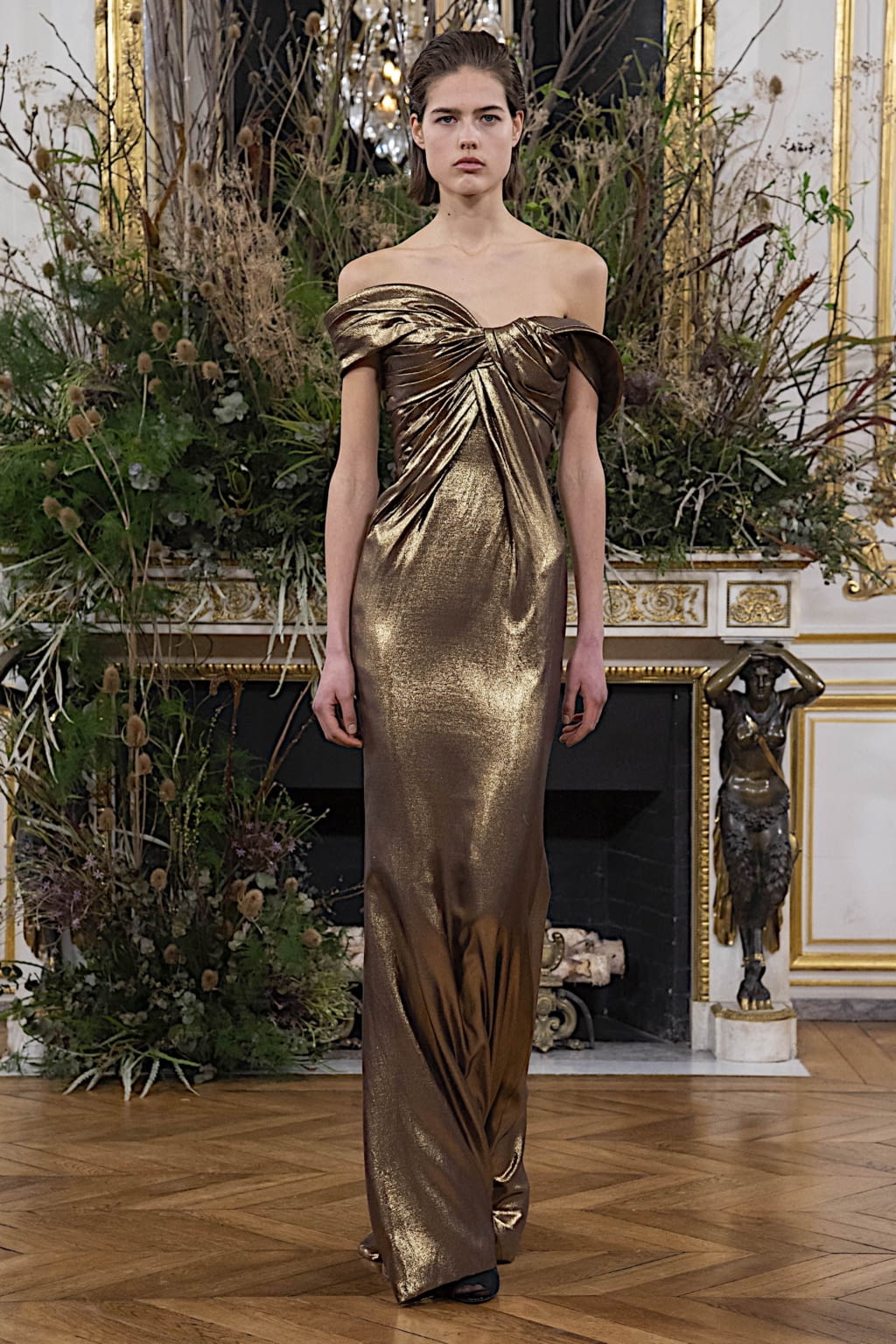 Fashion Week Paris Fall/Winter 2020 look 32 from the Valentin Yudashkin collection womenswear
