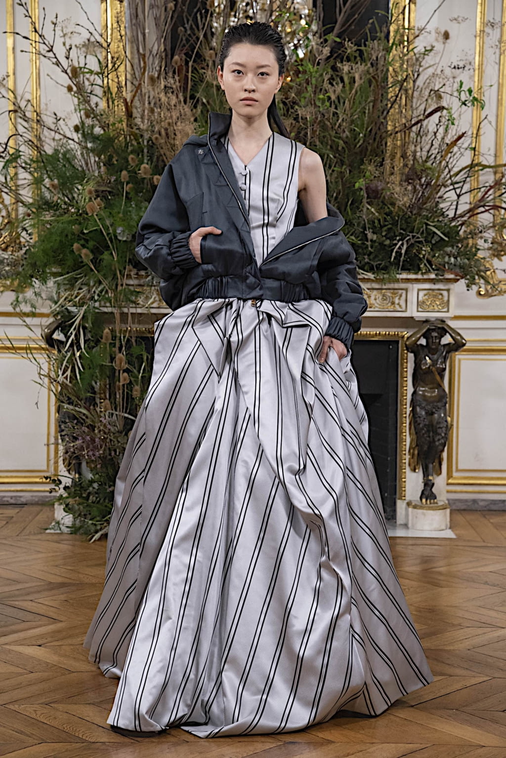 Fashion Week Paris Fall/Winter 2020 look 38 from the Valentin Yudashkin collection womenswear