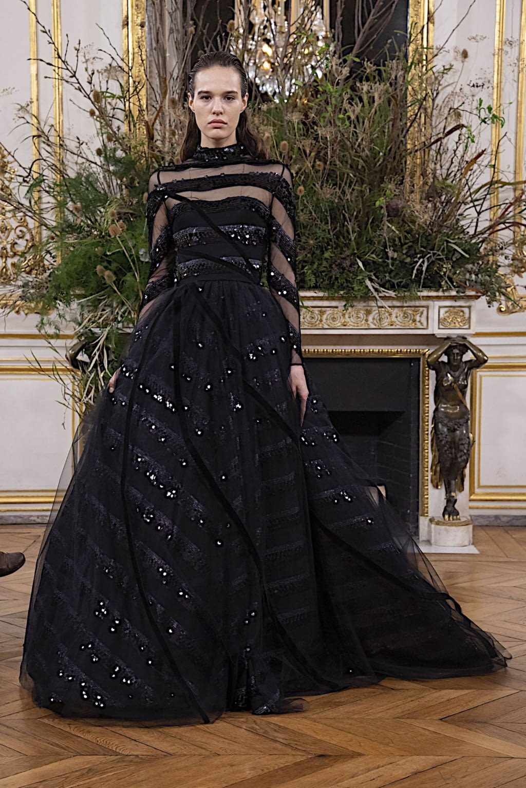 Fashion Week Paris Fall/Winter 2020 look 40 from the Valentin Yudashkin collection womenswear