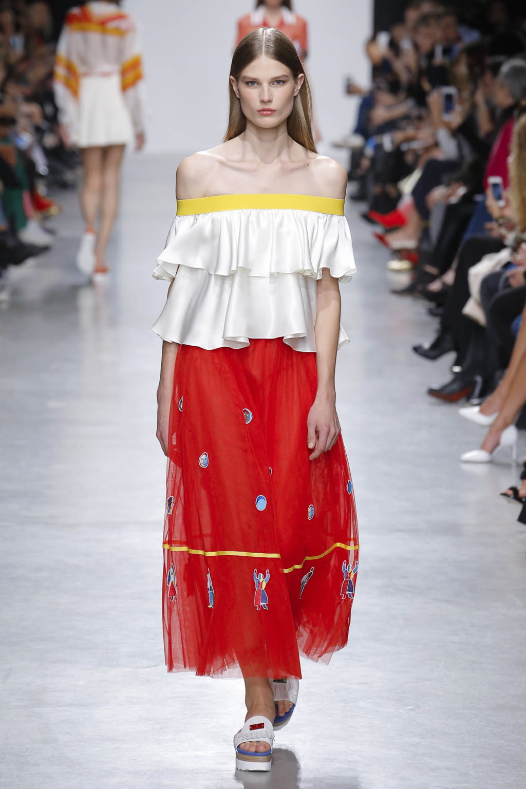 Fashion Week Paris Spring/Summer 2018 look 22 de la collection Valentin Yudashkin womenswear