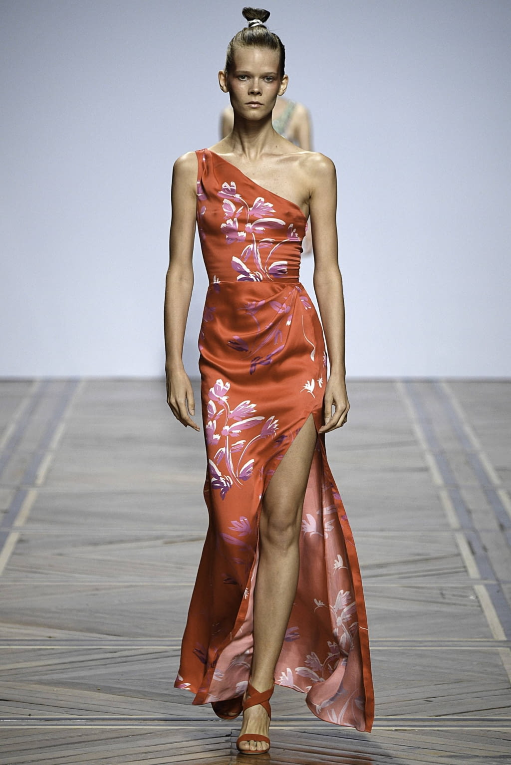 Fashion Week Paris Spring/Summer 2019 look 12 from the Valentin Yudashkin collection 女装