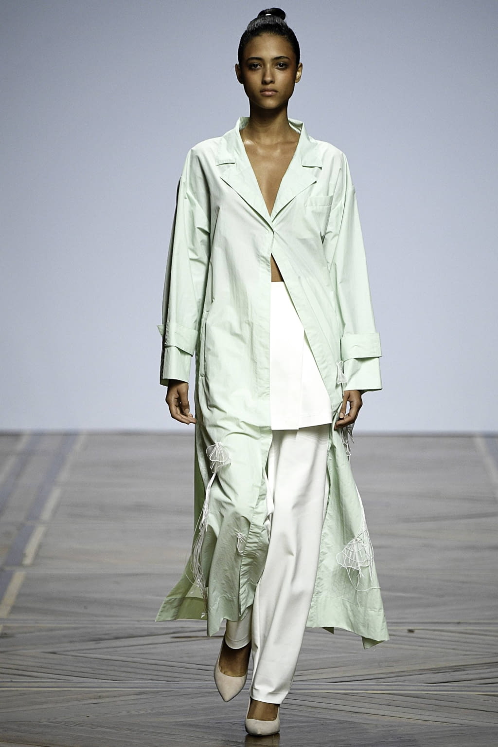 Fashion Week Paris Spring/Summer 2019 look 32 from the Valentin Yudashkin collection 女装