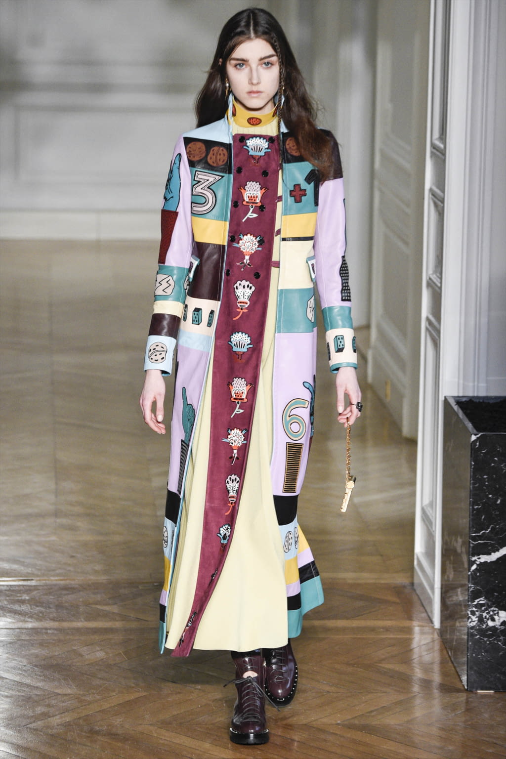 Fashion Week Paris Fall/Winter 2017 look 7 from the Valentino collection womenswear