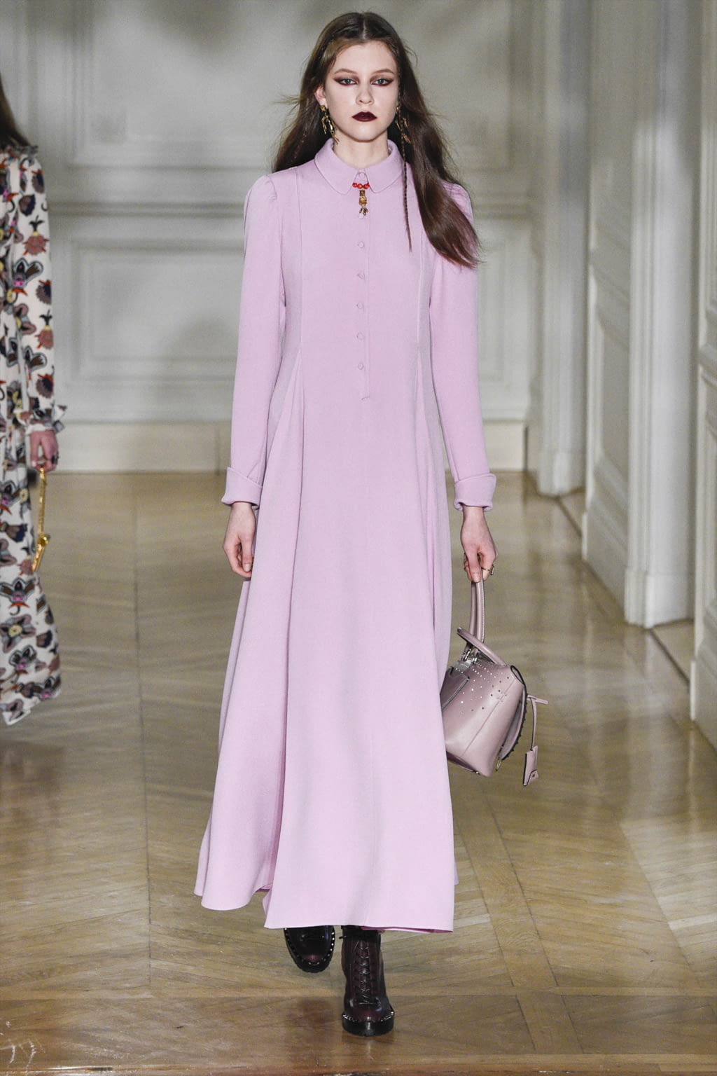 Fashion Week Paris Fall/Winter 2017 look 12 from the Valentino collection womenswear