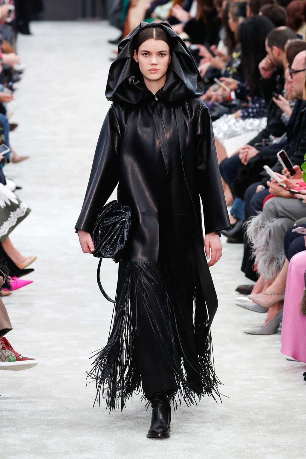 Fashion Week Paris Fall/Winter 2018 look 18 from the Valentino collection womenswear