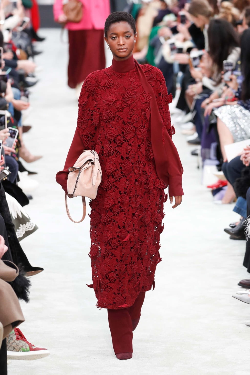 Fashion Week Paris Fall/Winter 2018 look 29 from the Valentino collection womenswear