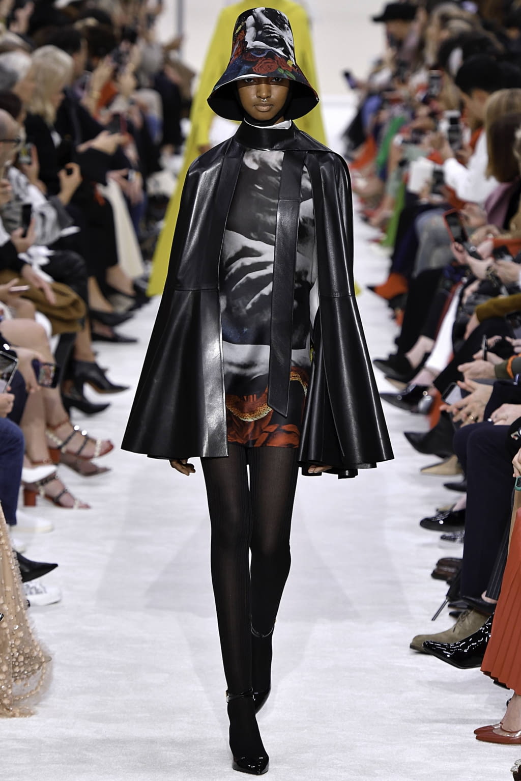 Fashion Week Paris Fall/Winter 2019 look 11 from the Valentino collection womenswear