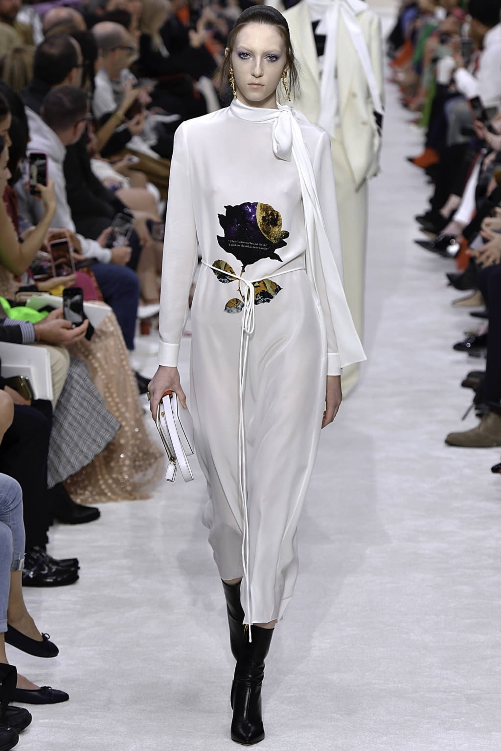 Fashion Week Paris Fall/Winter 2019 look 13 from the Valentino collection womenswear