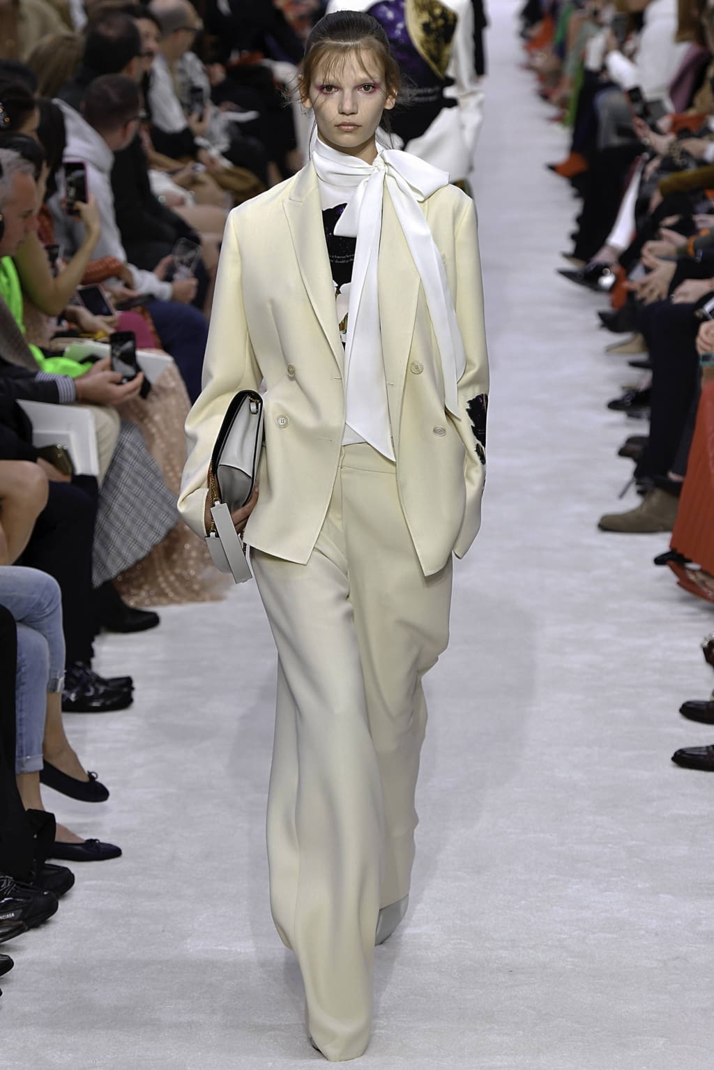 Fashion Week Paris Fall/Winter 2019 look 14 from the Valentino collection womenswear