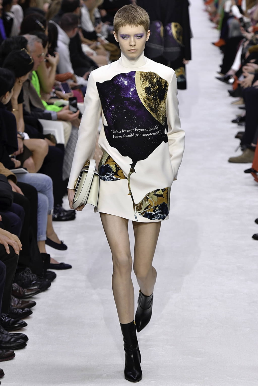Fashion Week Paris Fall/Winter 2019 look 15 from the Valentino collection 女装