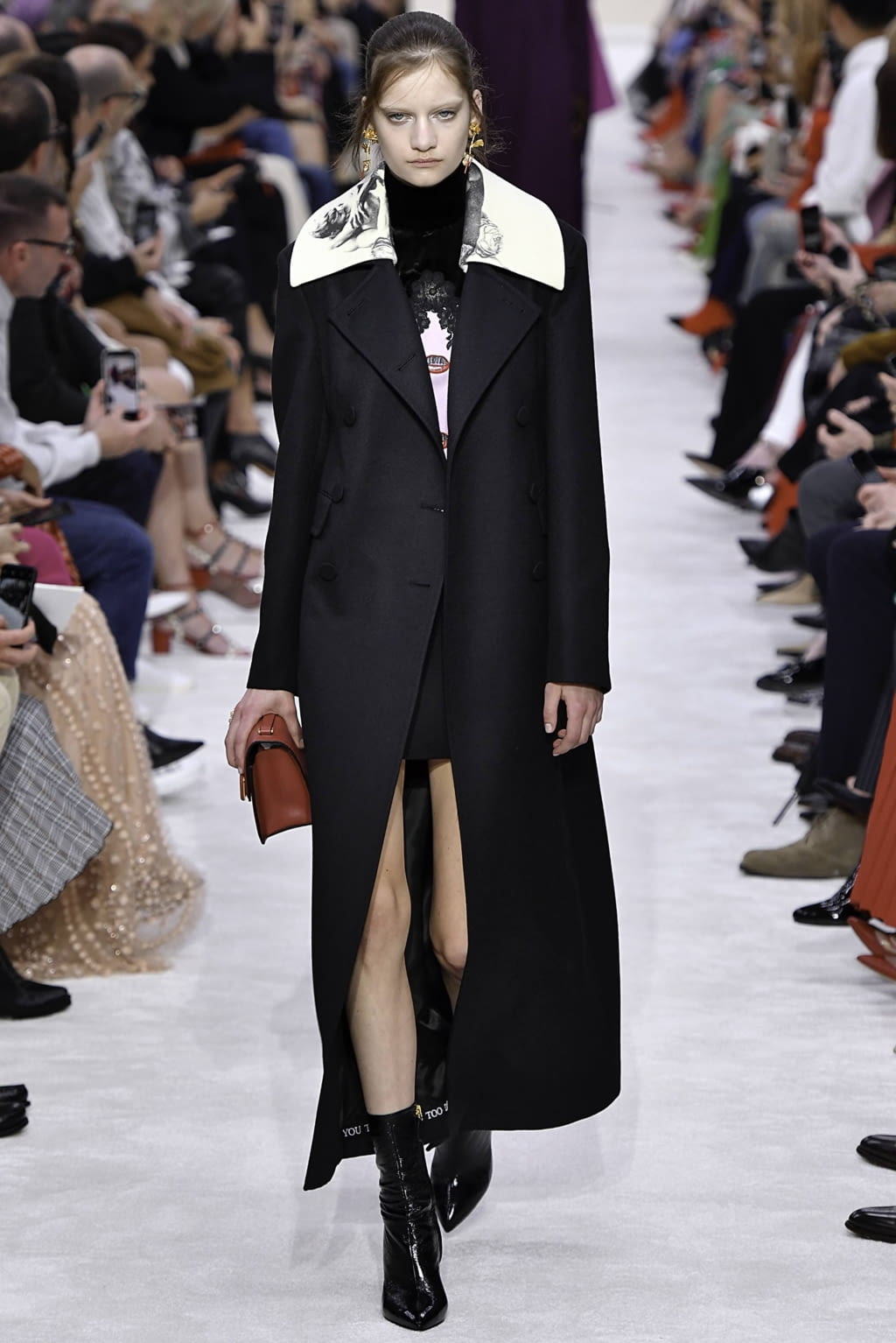 Fashion Week Paris Fall/Winter 2019 look 20 from the Valentino collection 女装