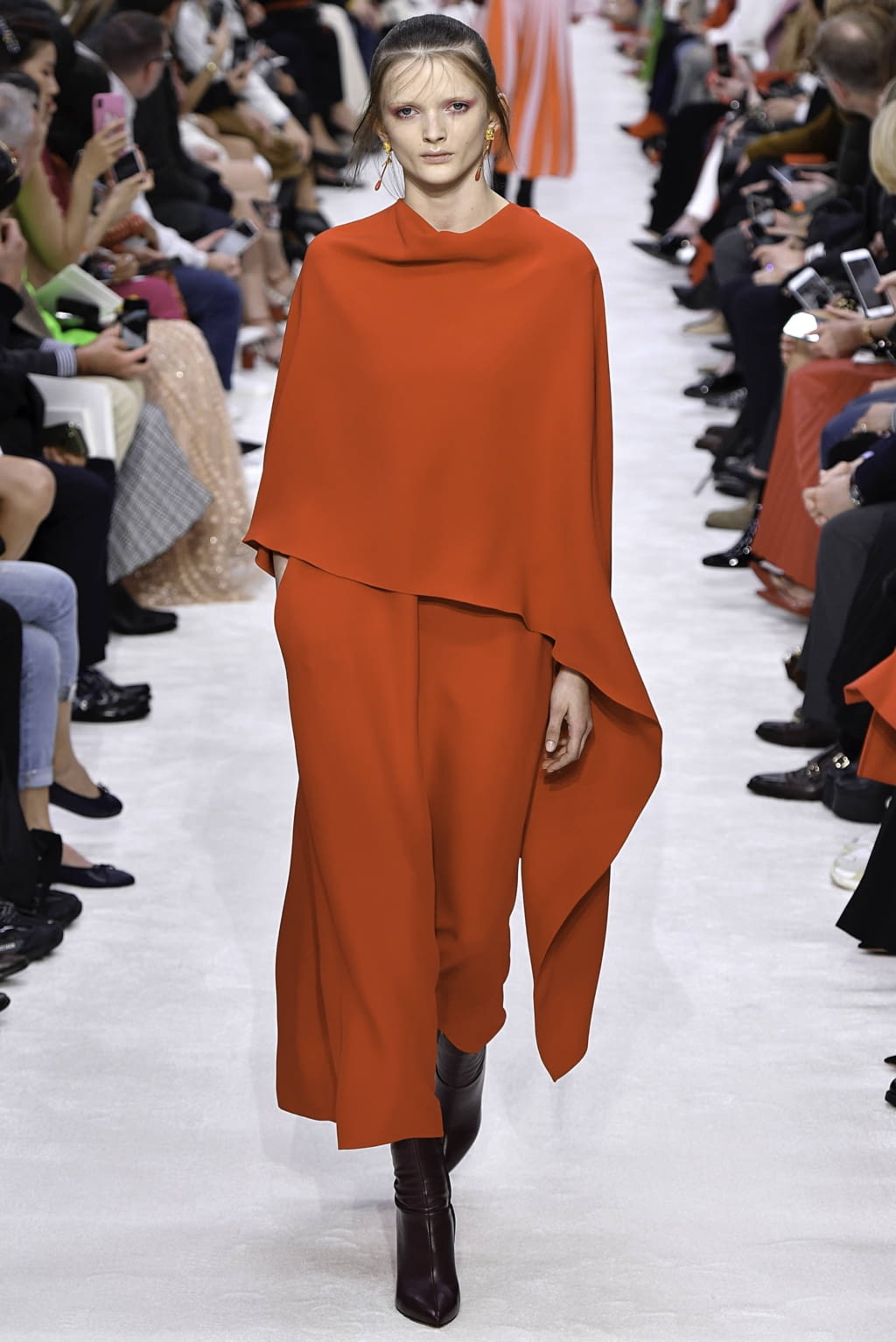 Fashion Week Paris Fall/Winter 2019 look 23 from the Valentino collection womenswear