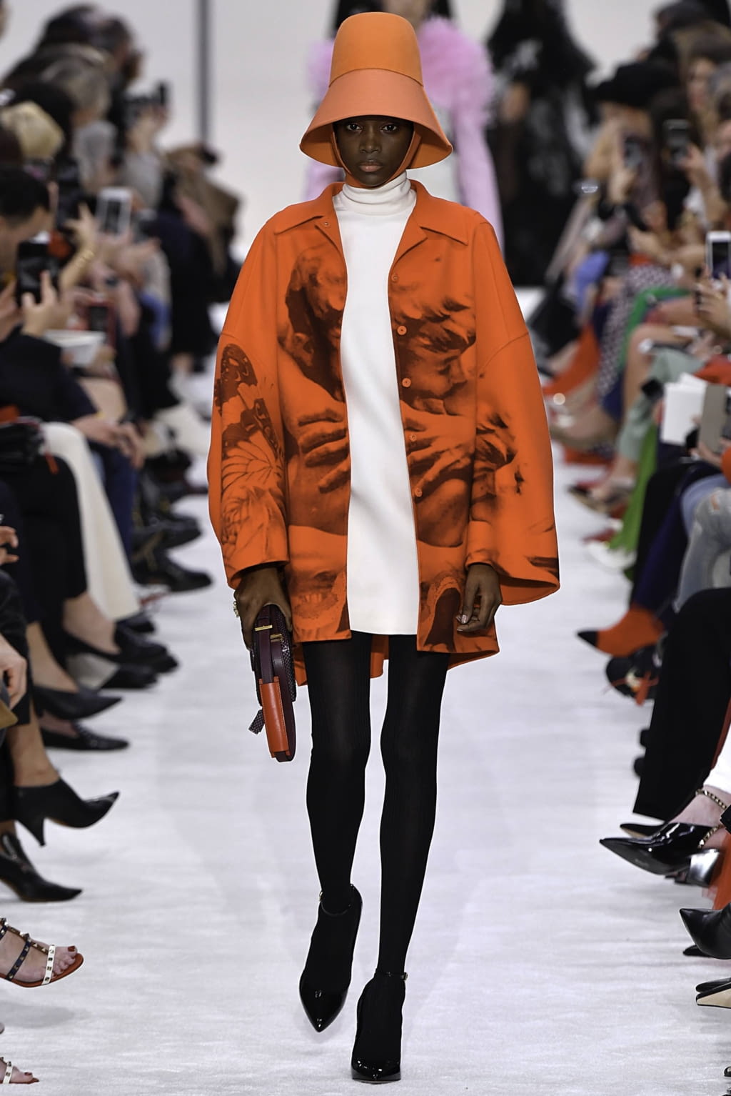 Fashion Week Paris Fall/Winter 2019 look 25 de la collection Valentino womenswear