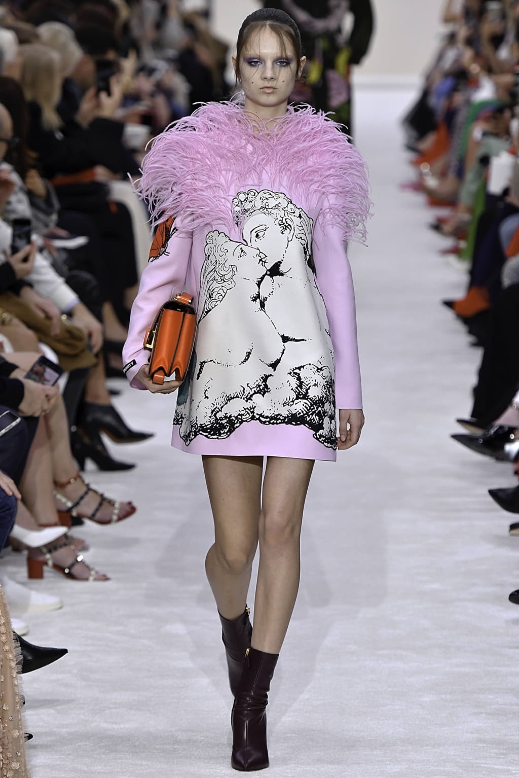 Fashion Week Paris Fall/Winter 2019 look 26 from the Valentino collection 女装
