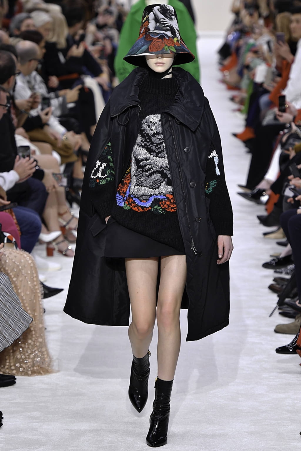 Fashion Week Paris Fall/Winter 2019 look 29 from the Valentino collection 女装