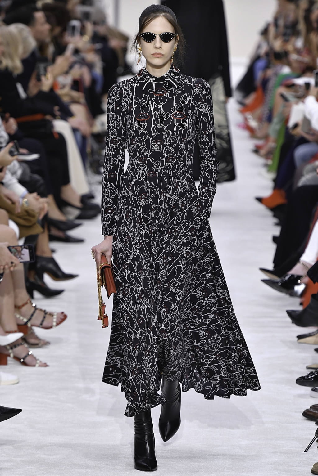 Fashion Week Paris Fall/Winter 2019 look 31 from the Valentino collection 女装