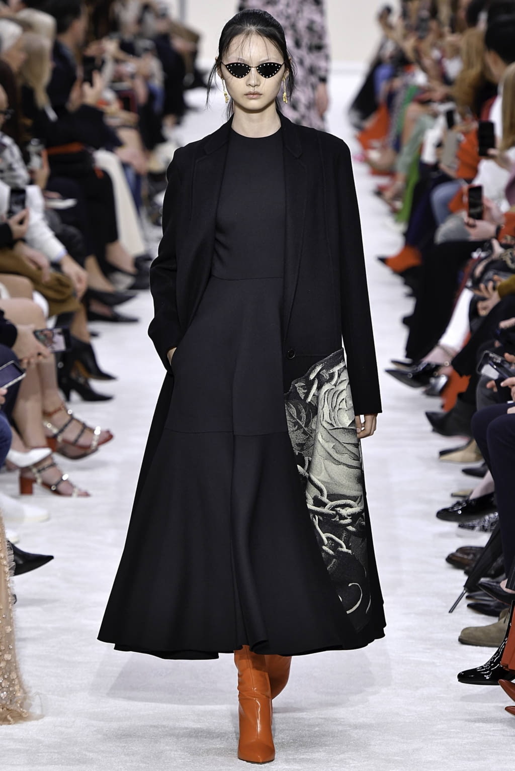Fashion Week Paris Fall/Winter 2019 look 32 from the Valentino collection 女装