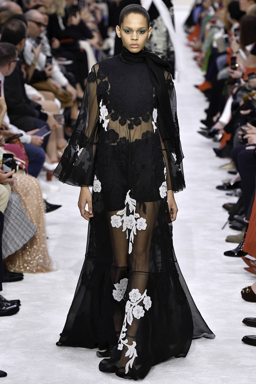 Fashion Week Paris Fall/Winter 2019 look 35 from the Valentino collection 女装