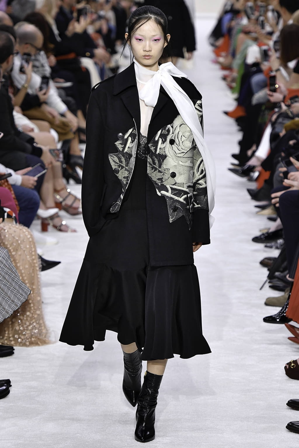 Fashion Week Paris Fall/Winter 2019 look 36 from the Valentino collection 女装