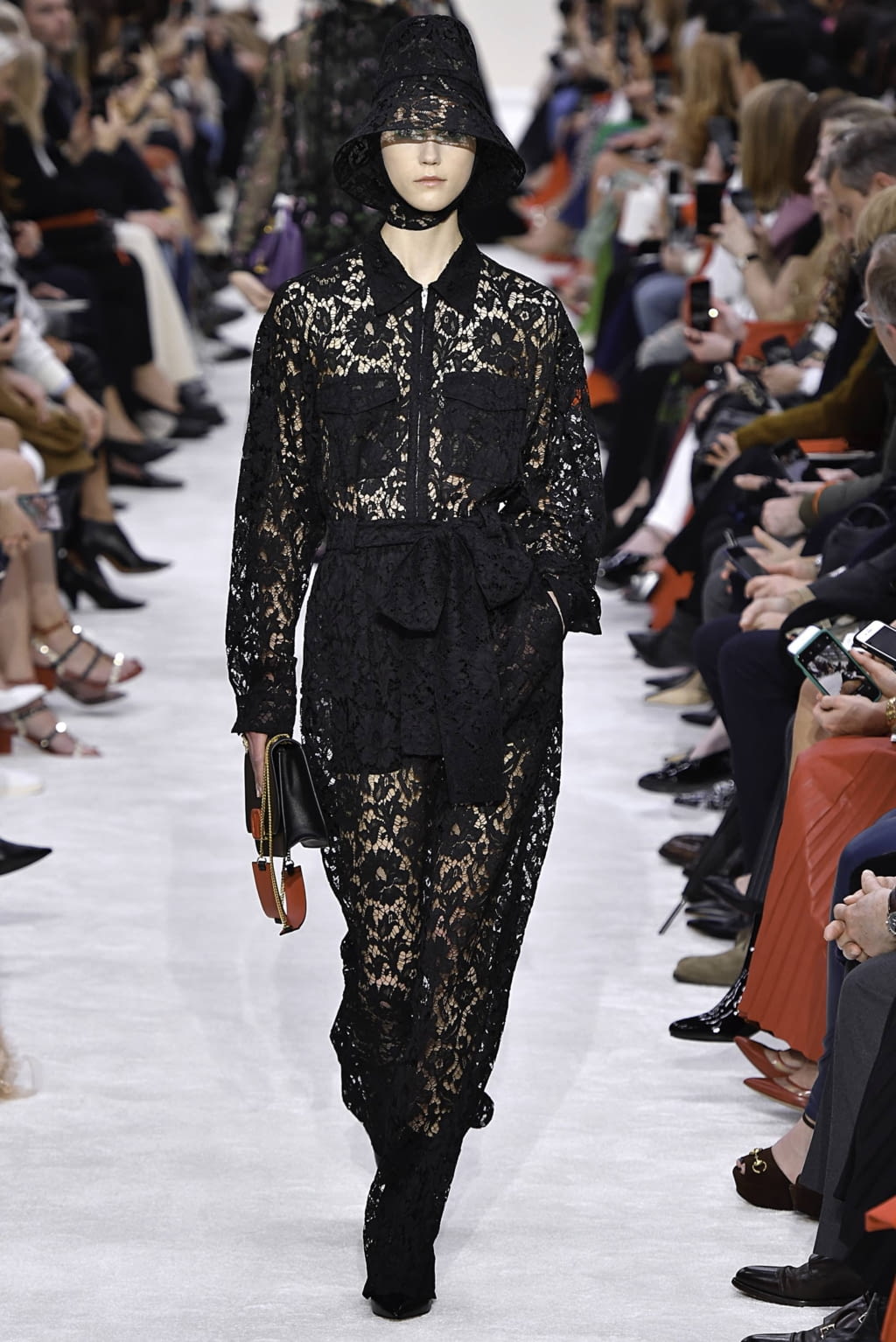 Fashion Week Paris Fall/Winter 2019 look 42 from the Valentino collection womenswear