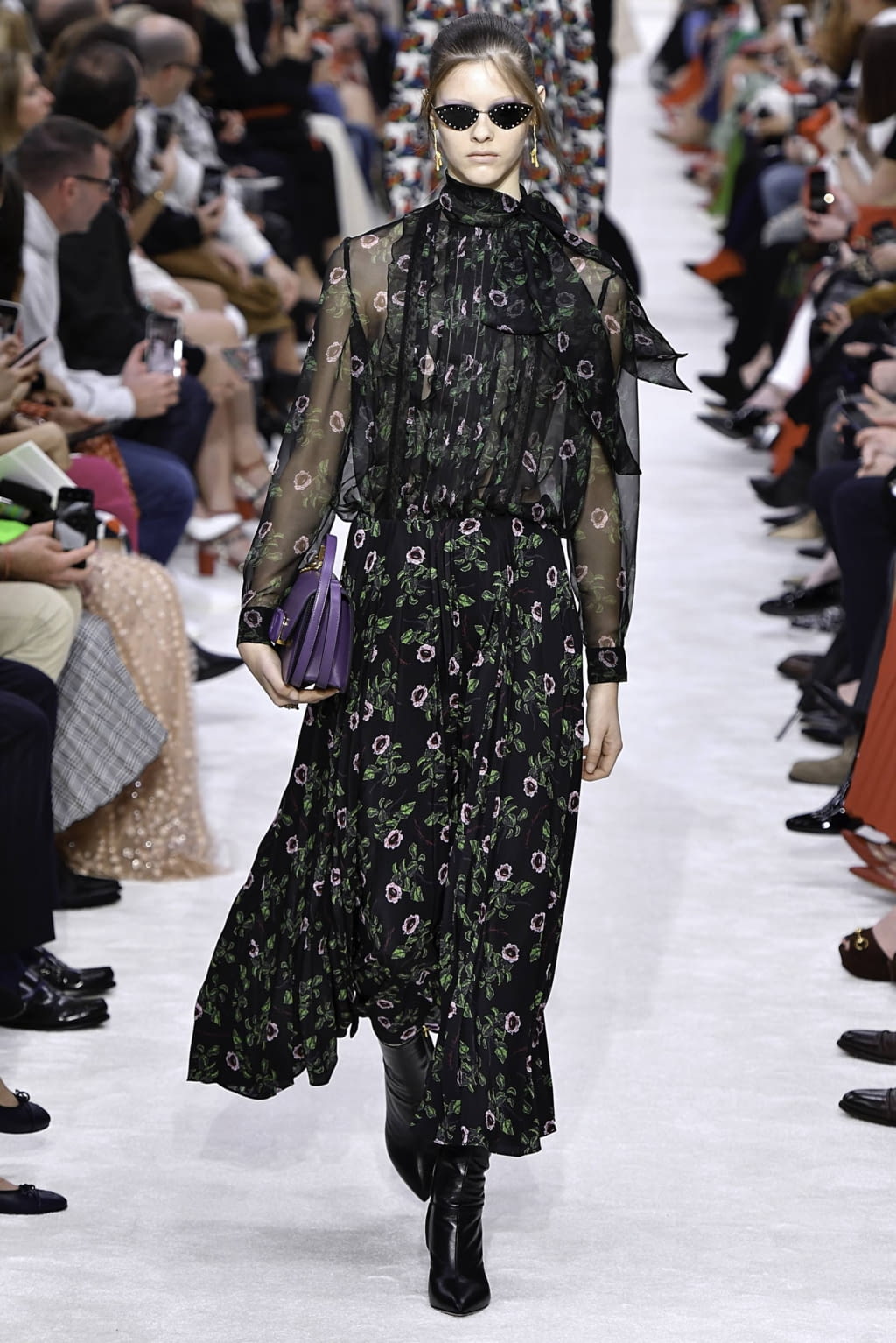 Fashion Week Paris Fall/Winter 2019 look 43 from the Valentino collection 女装