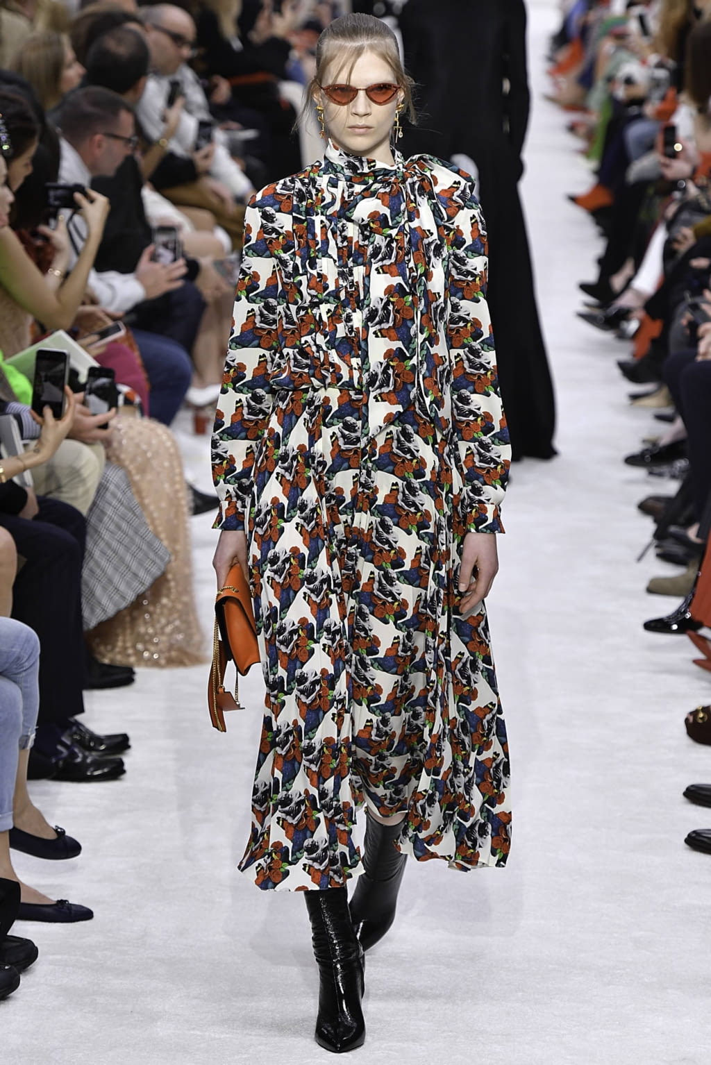Fashion Week Paris Fall/Winter 2019 look 44 from the Valentino collection womenswear