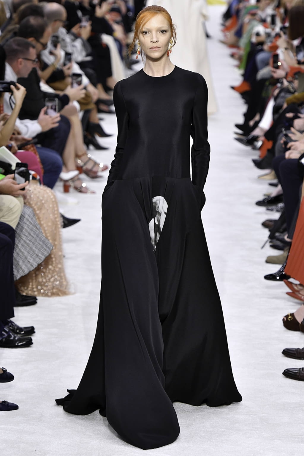 Fashion Week Paris Fall/Winter 2019 look 45 from the Valentino collection womenswear