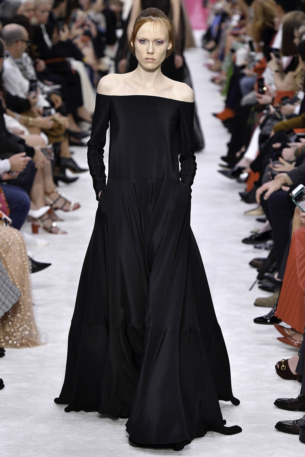 Fashion Week Paris Fall/Winter 2019 look 47 from the Valentino collection 女装