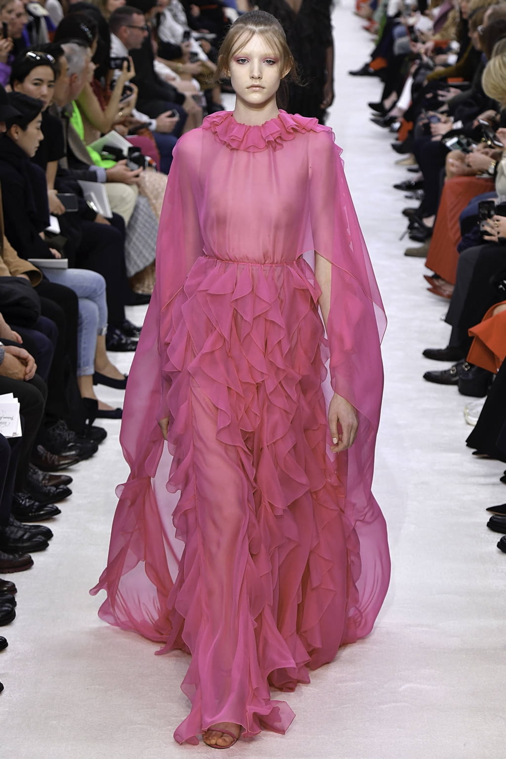 Fashion Week Paris Fall/Winter 2019 look 57 from the Valentino collection womenswear