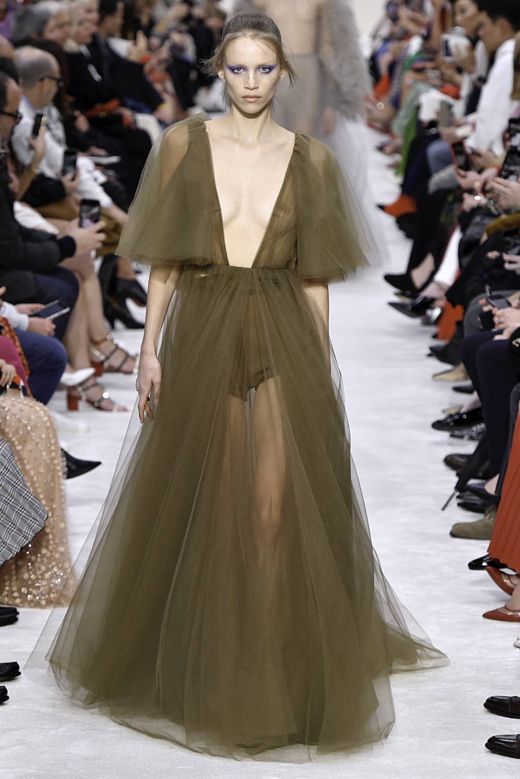 Fashion Week Paris Fall/Winter 2019 look 61 from the Valentino collection womenswear