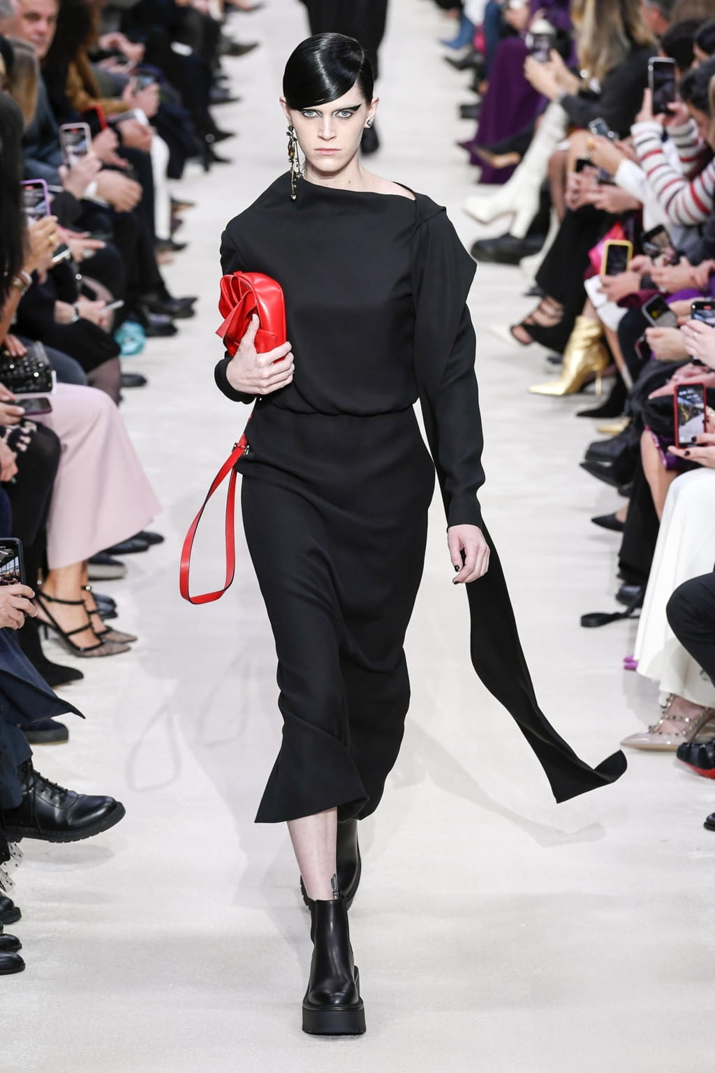 Fashion Week Paris Fall/Winter 2020 look 2 de la collection Valentino womenswear