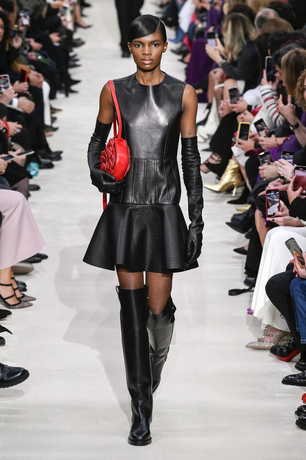Fashion Week Paris Fall/Winter 2020 look 8 de la collection Valentino womenswear