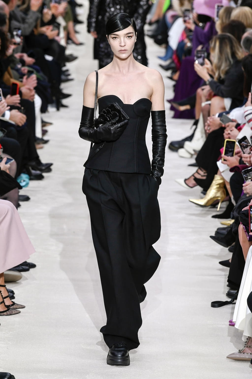 Fashion Week Paris Fall/Winter 2020 look 9 de la collection Valentino womenswear