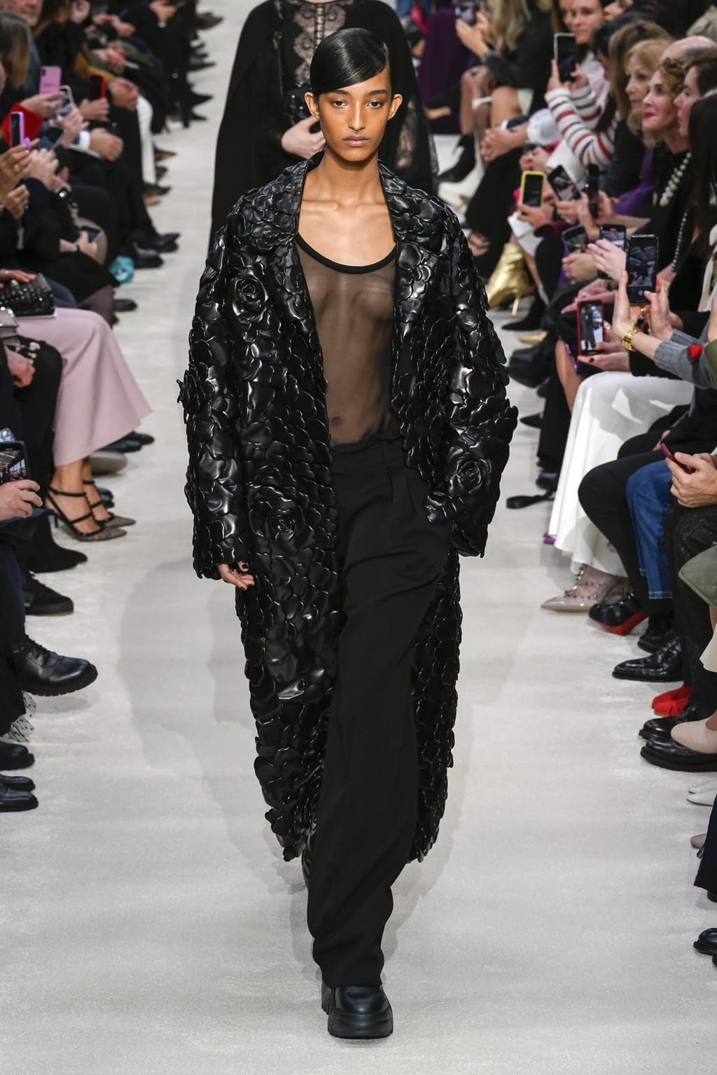 Fashion Week Paris Fall/Winter 2020 look 10 de la collection Valentino womenswear