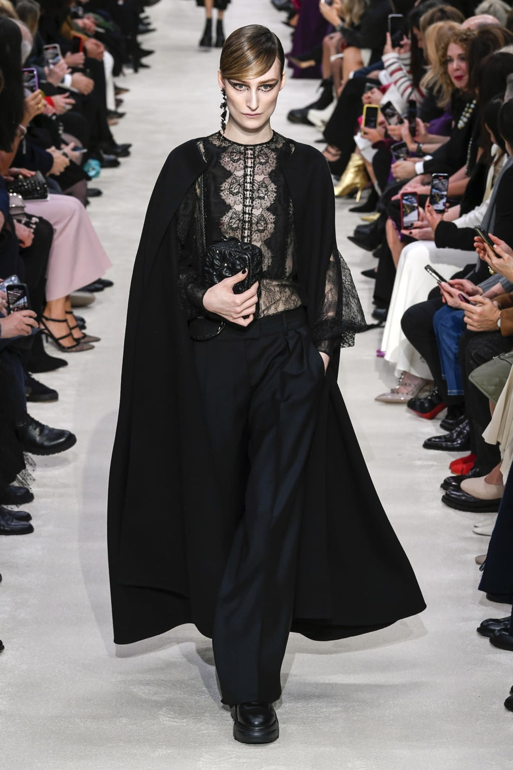 Fashion Week Paris Fall/Winter 2020 look 11 from the Valentino collection 女装