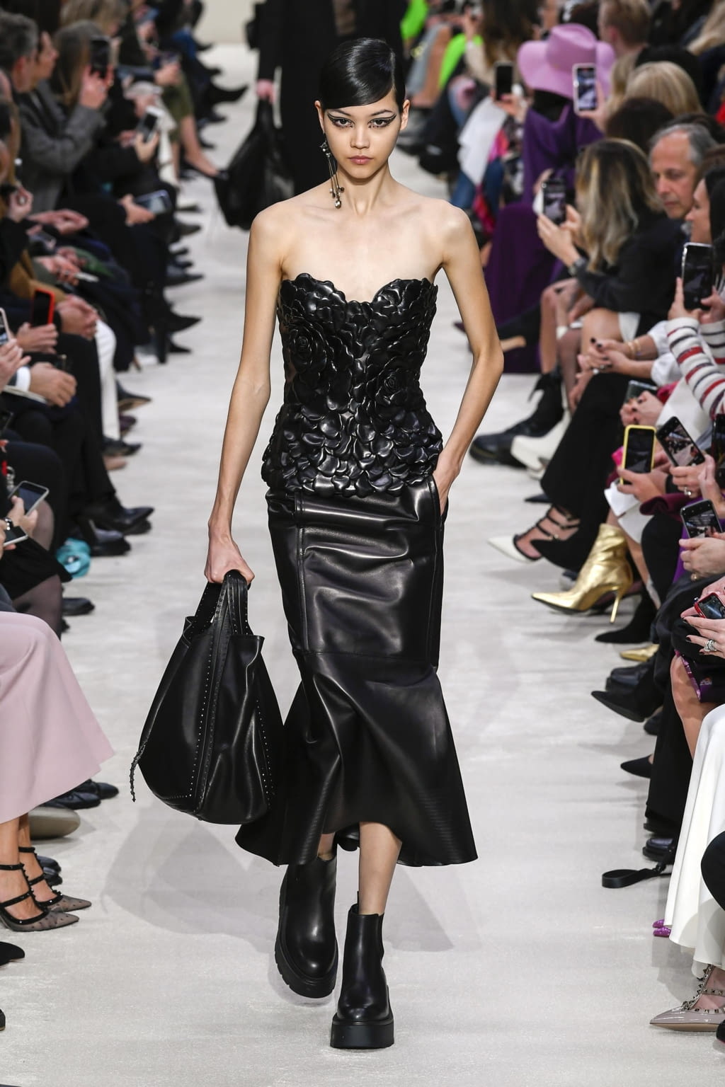 Fashion Week Paris Fall/Winter 2020 look 12 de la collection Valentino womenswear