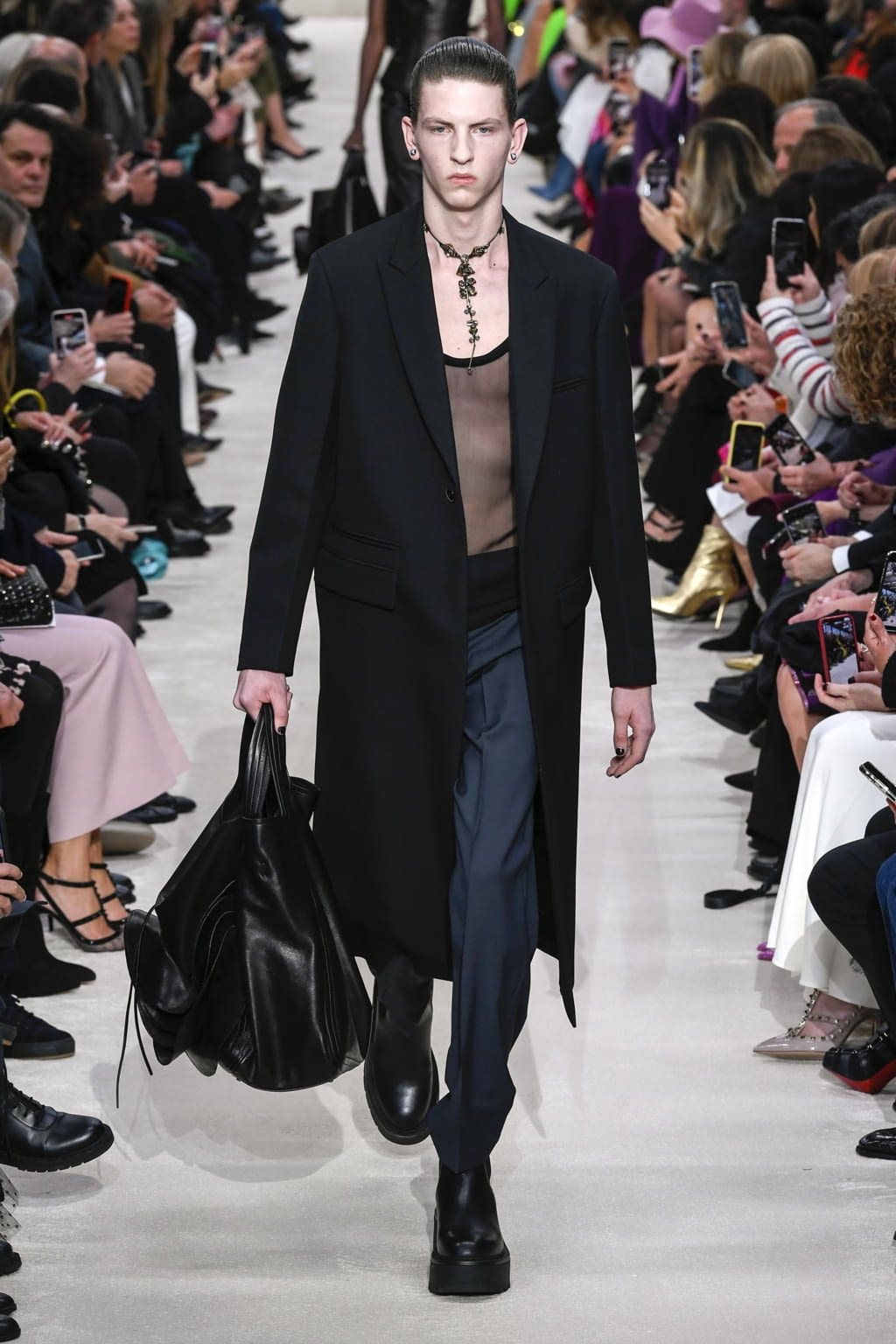 Fashion Week Paris Fall/Winter 2020 look 13 from the Valentino collection womenswear