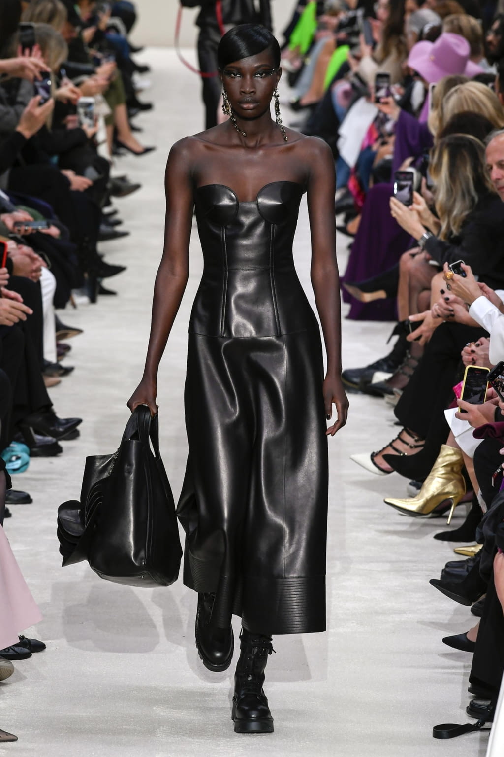 Fashion Week Paris Fall/Winter 2020 look 14 from the Valentino collection womenswear
